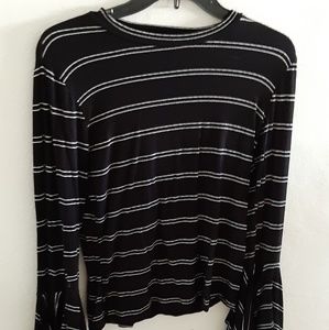 Blouse strie witb sleeve bells